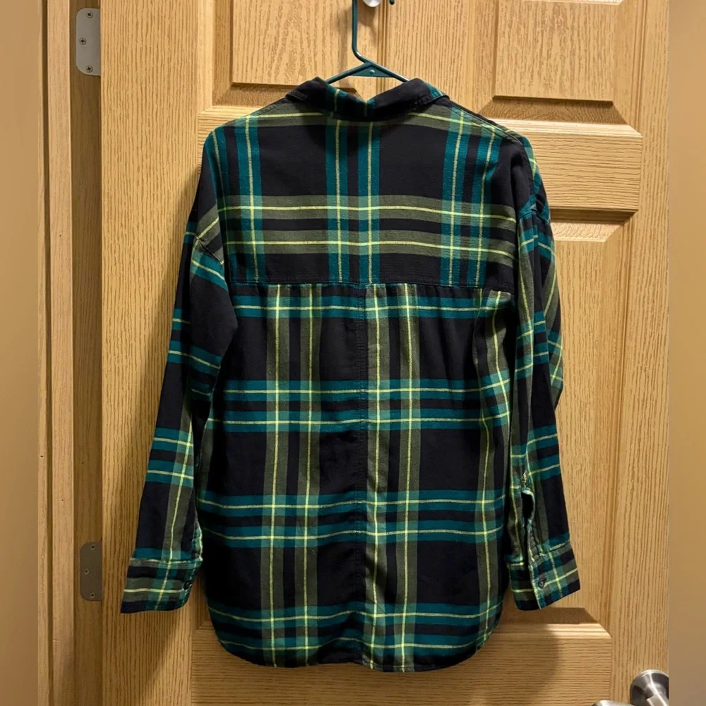 Women’s Boyfriend Plaid Shirt - Picture 2 of 4